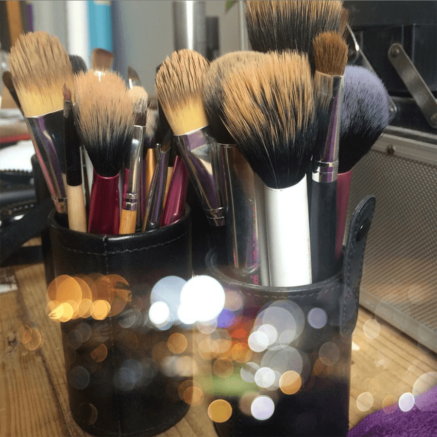 Make up brushes to be cleaned