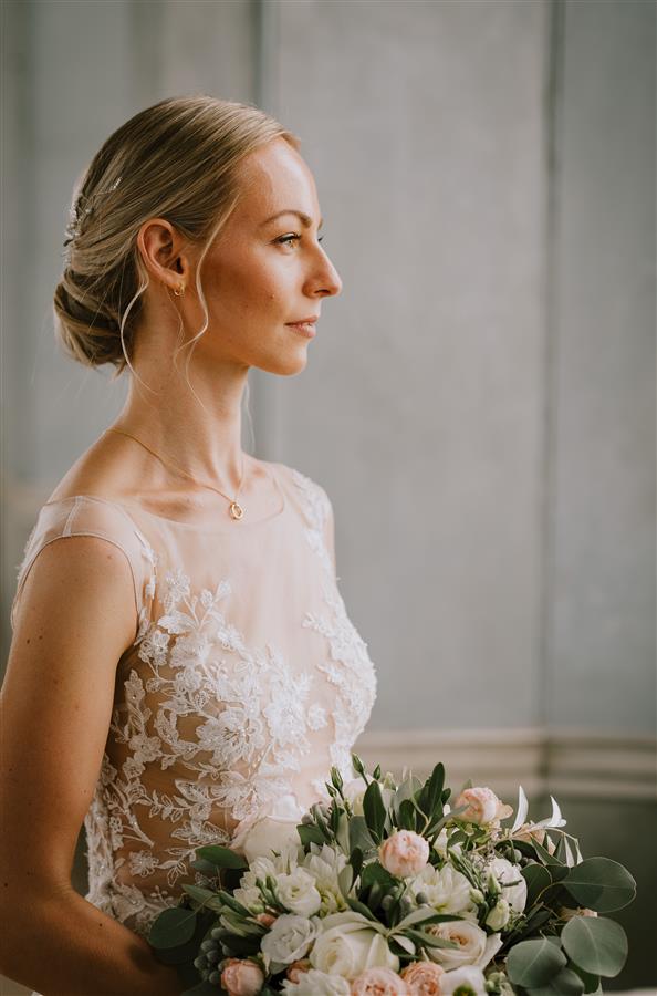 Bride with natural wedding makeup